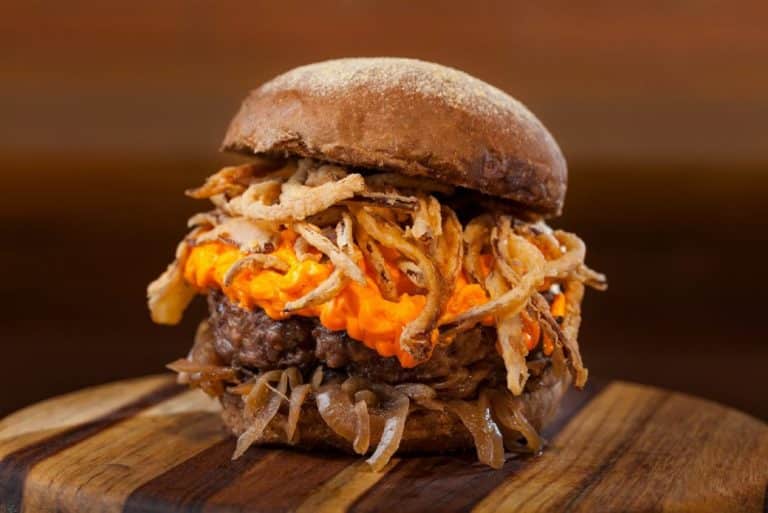 Condado Burger ‘n’ Sandwich inaugura na Barra da Tijuca com lançamento e promoções especiais