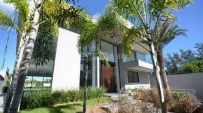 Mãe de Neymar compra casa de 14 milhões na Barra da Tijuca