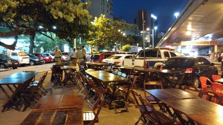 Câmara do Rio e donos de bares, restaurantes e lanchonetes discutem uso de mesas e cadeiras em áreas públicas