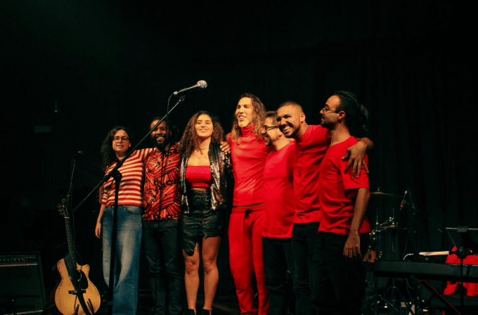 Malize lota o Centro da Música Carioca no show de lançamento do EP
