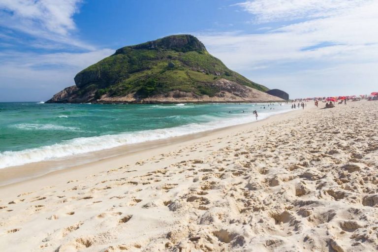 Estudo mostra que de 24 areias de praias do Rio, 19 são consideradas impróprias para o contato