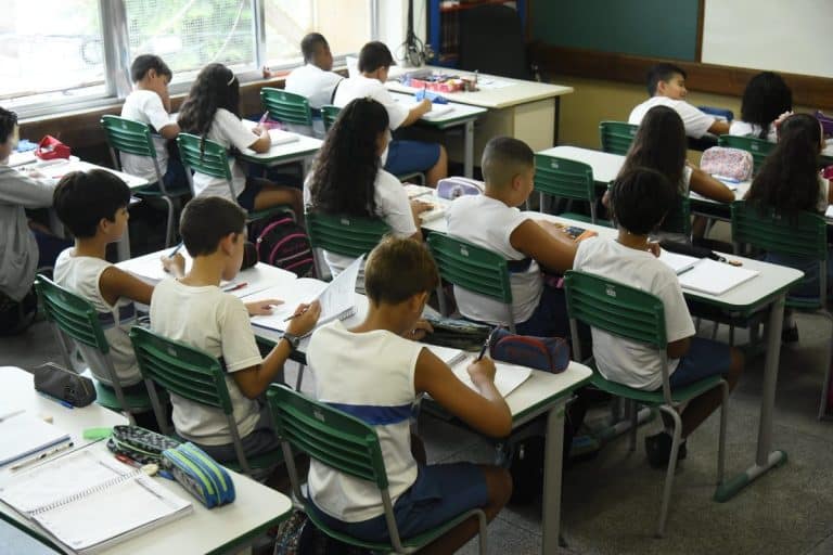 Entre 2008 e 2019, mais de 1.500 escolas públicas do Rio passaram a ter acesso à internet