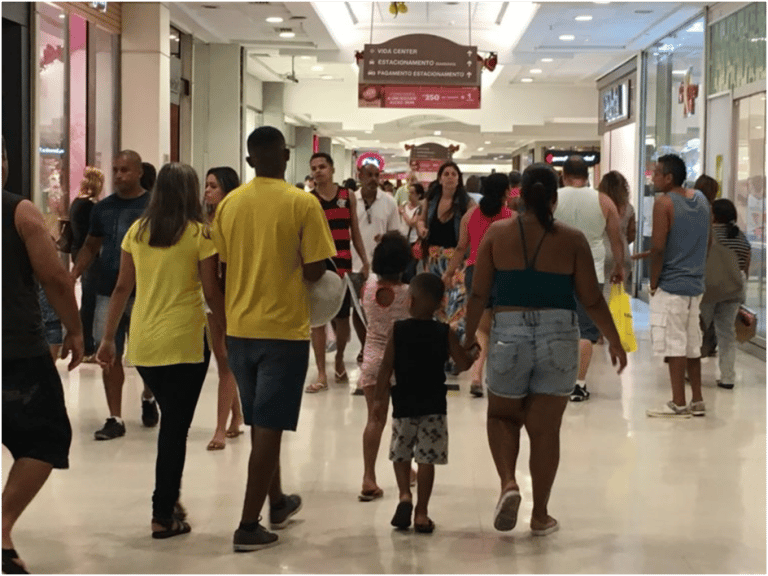 Um a cada dez cariocas costuma fazer compras em uma zona diferente de onde mora, aponta Instituto Rio21