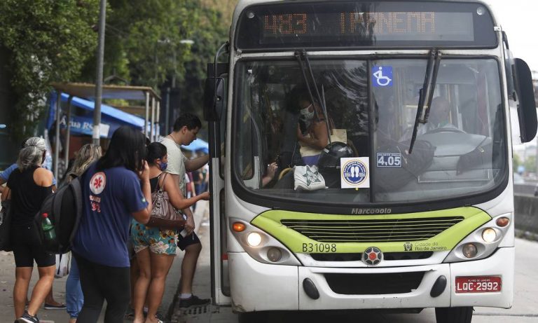 Prefeitura do Rio assina acordo judicial e promete melhoria no transporte de ônibus na cidade