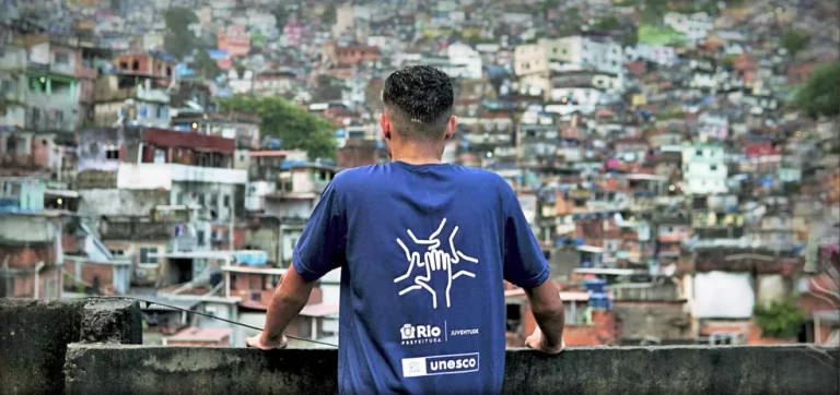 Programa ‘Pacto pela Juventude’ oferece bolsas para jovens das periferias do Rio