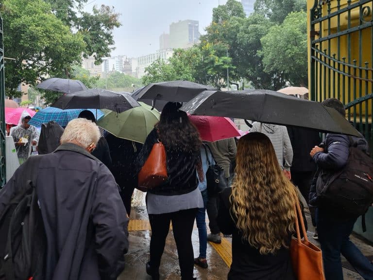 Rio entra em estágio de mobilização devido à chuva intensa neste sábado
