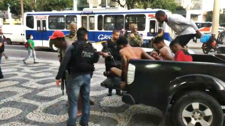 Polícia Civil prende seis pessoas em operação contra tráfico de drogas no Centro do Rio