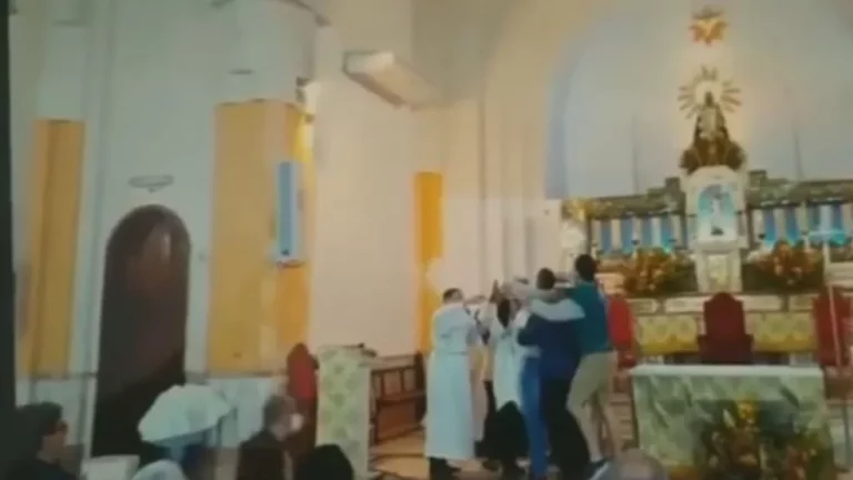 Homem ataca padre após saber que não é permitido ter um segundo casamento na Igreja Católica