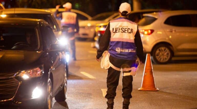 Operação Lei Seca flagrou motoristas de São João de Meriti e Maricá dirigindo embriagados durante feriadão
