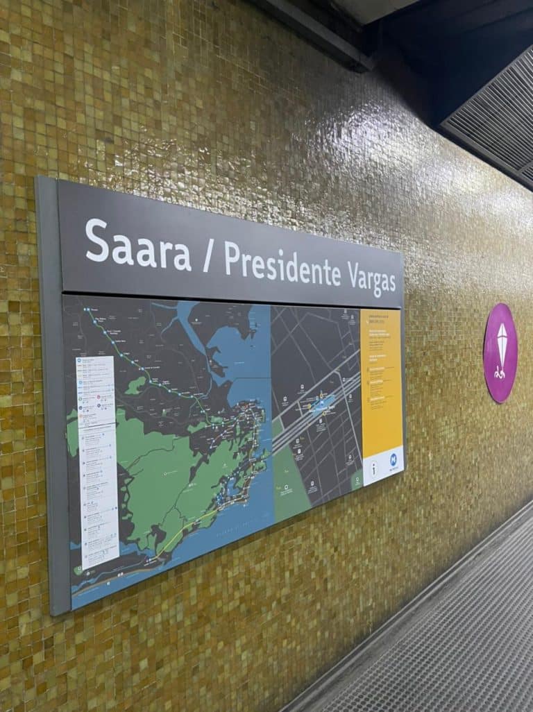 Estação do metrô Presidente Vargas passa a se chamar Saara