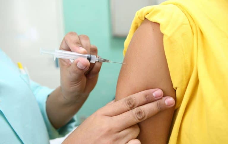 Rio paralisa vacinação para crianças de 3 e 4 anos por falta de doses
