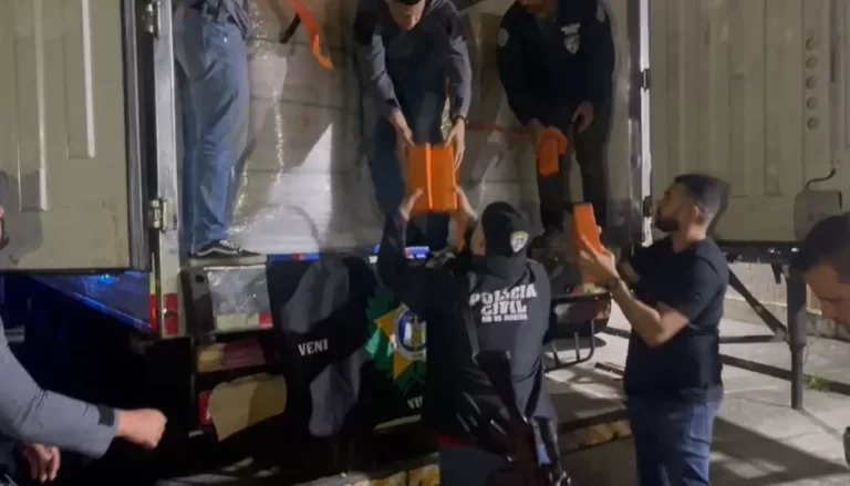 Polícia Civil apreende caminhão com mais de meia tonelada de maconha na Baixada Fluminense