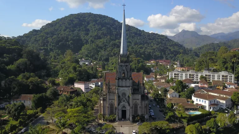 Catedral São Pedro de Alcântara, em Petrópolis, é reaberta ao público