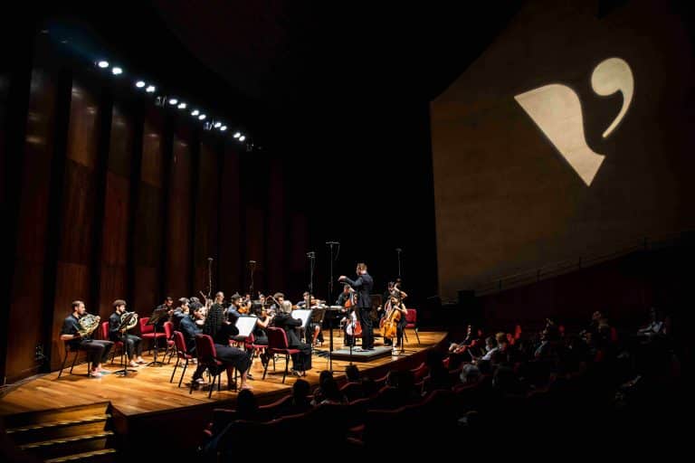 Orquestra Rio Villarmônica se apresenta na Cidade das Artes neste sábado