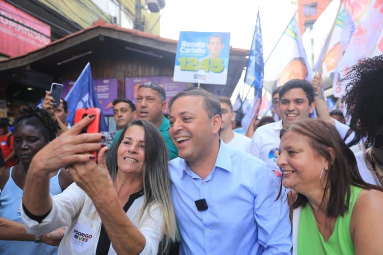 Em campanha em Itaboraí e São Gonçalo, Rodrigo Neves promete tirar Linha 3 do metrô do papel