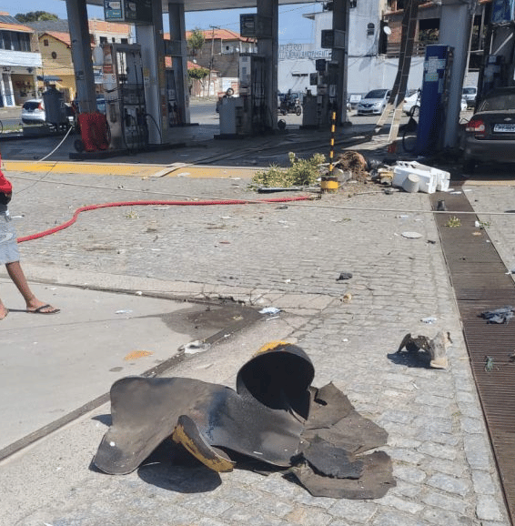 Mais uma vez: carro explode em posto de gasolina em São Pedro da Aldeia e deixa feridos; um deles em estado grave