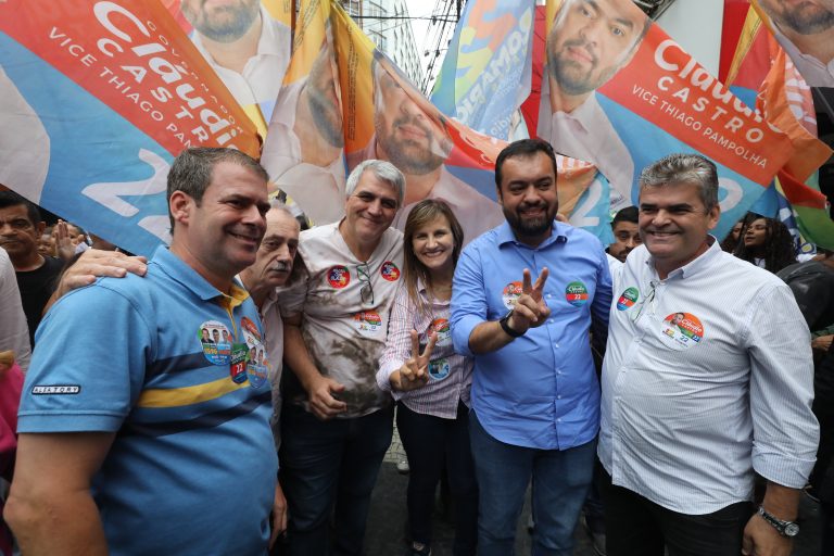 Cláudio Castro inicia o último dia de campanha nas ruas de Duque de Caxias ao lado do ex-vice Washington Reis