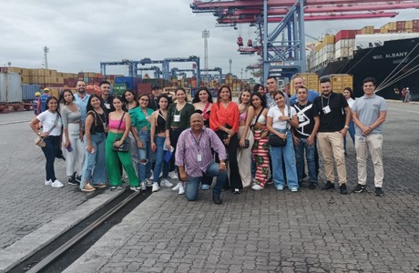 Estudantes de Comércio Exterior e cônsul da Colômbia visitam o Porto do Rio de Janeiro
