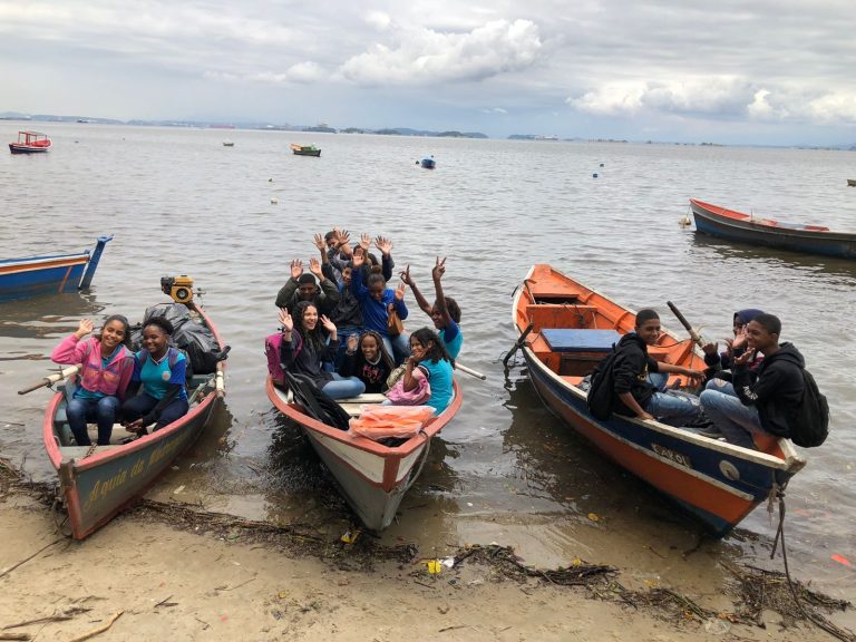 Projeto Águas da Guanabara leva alunos da rede municipal de São Gonçalo à Praia das Pedrinhas