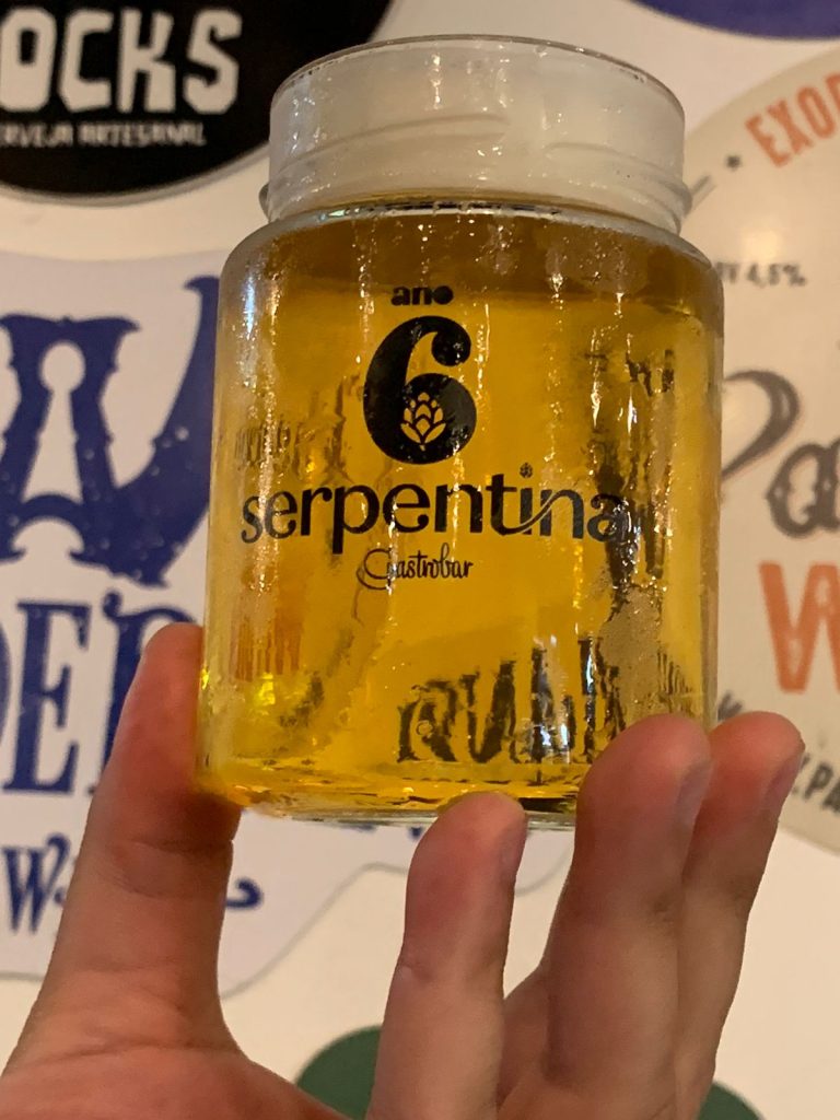 Serpentina Bar, na Freguesia, lança copo comemorativo de 6 anos