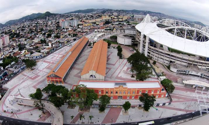 Moradores relatam insegurança no entorno do Estádio Nilton Santos, e PM fixa posto 24h no local