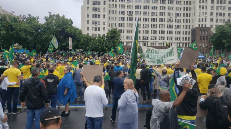 Eleitores de Bolsonaro realizam protestos no Centro e na Zona Oeste do Rio