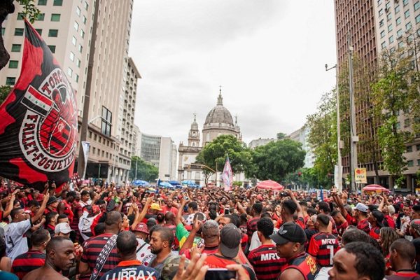 Jogadores do Flamengo pedem festa na Avenida Presidente Vargas para celebrar Libertadores; Paes se mostra favorável