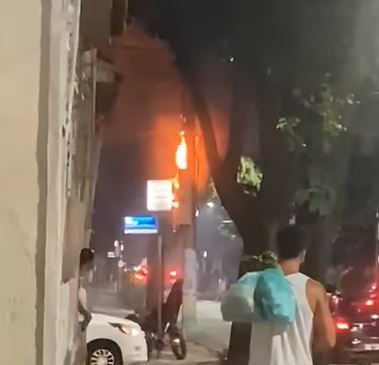 Em Botafogo, pedestres ficam assustados e indignados com incêndio em poste