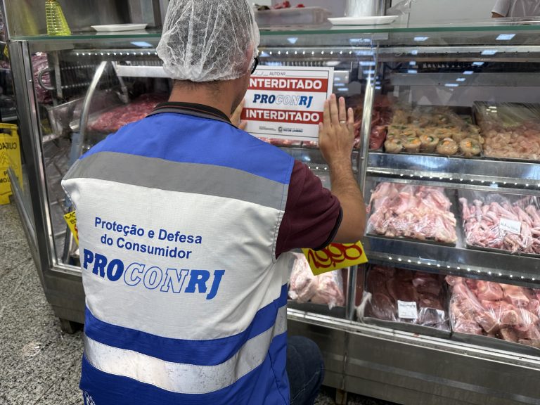 Procon encontra comida vencida em restaurantes de áreas nobres