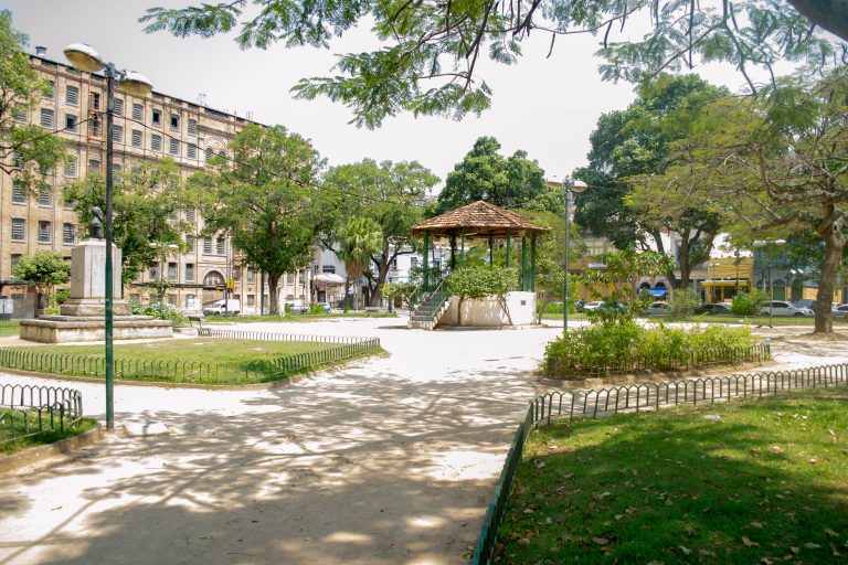 Praça da Harmonia, na Gamboa, volta à cena através da efervescência de bares, museus e ateliês