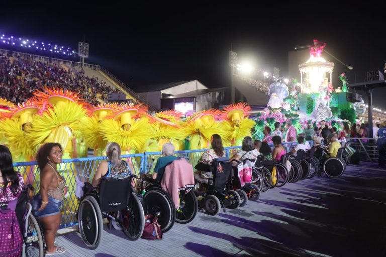 Pessoas com deficiência vão ganhar ingressos para assistir aos desfiles na Marquês de Sapucaí