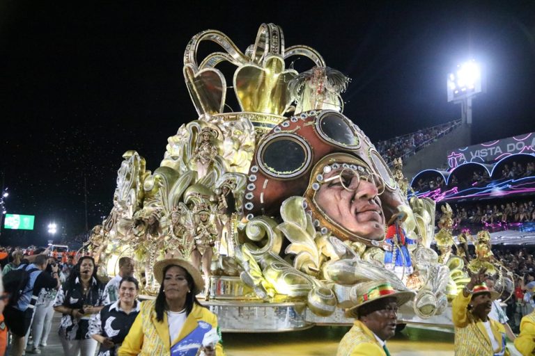 É campeã! Imperatriz volta a ganhar o Carnaval do Rio após 22 anos