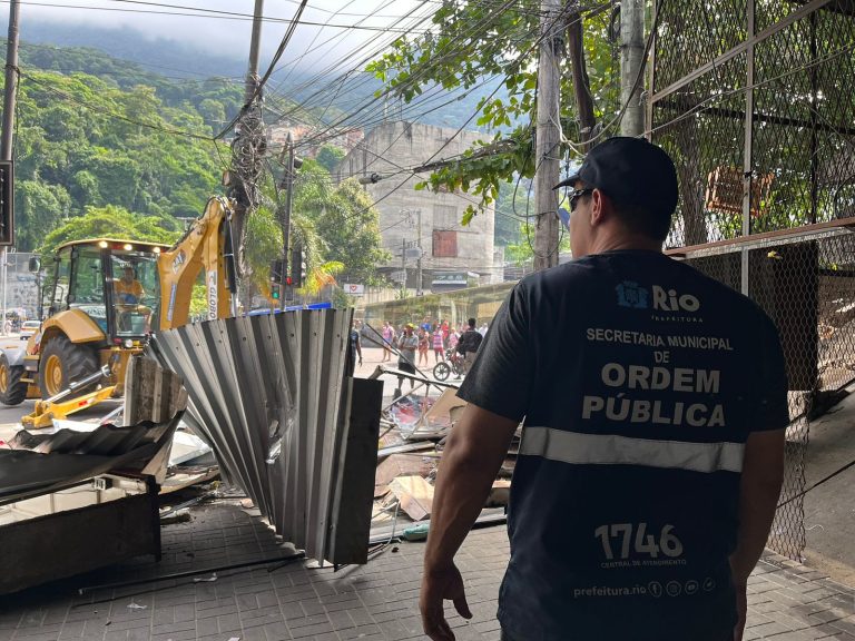 Quiosque irregular é demolido na Rocinha