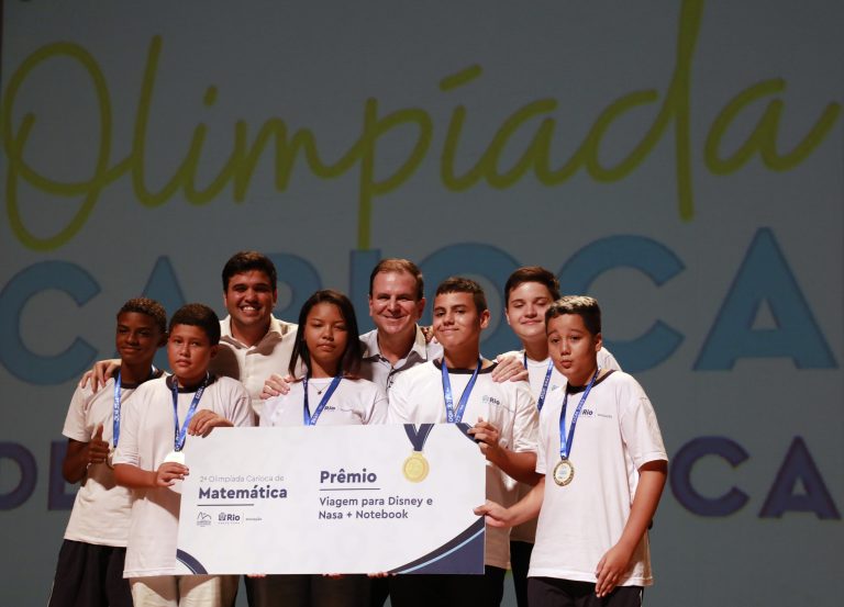 Vencedores da 2ª Olimpíada Carioca de Matemática são premiados com notebooks e viagem à Disney e à Nasa