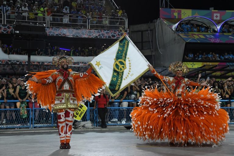 Primeiro casal do Tuiuti tem nova coreógrafa para o Carnaval 2023 - Super  Rádio Tupi