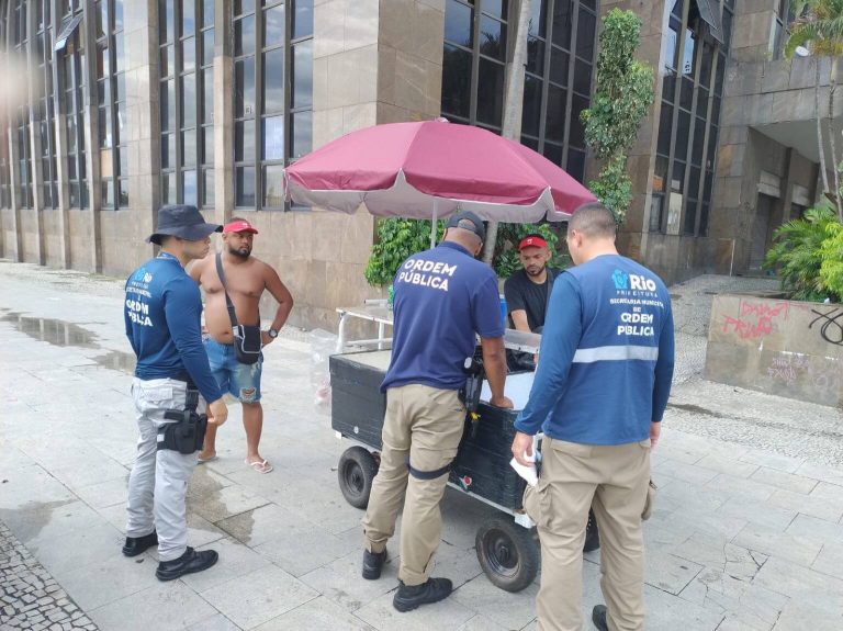 Ambulantes se opõem a projeto de empresários para transformar rua