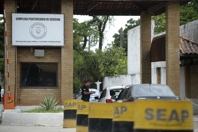 Complexo Penitenciário de Gericinó, também conhecido como Complexo Penitenciário de Bangu, na zona oeste da cidade.